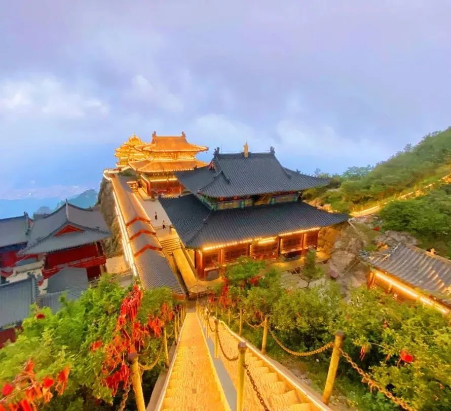 老君山看日出攻略_老君山上看日出_老君山日出最佳位置