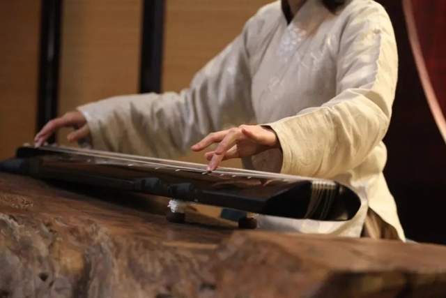 古琴音_古琴养出好音色_久音古琴怎么样